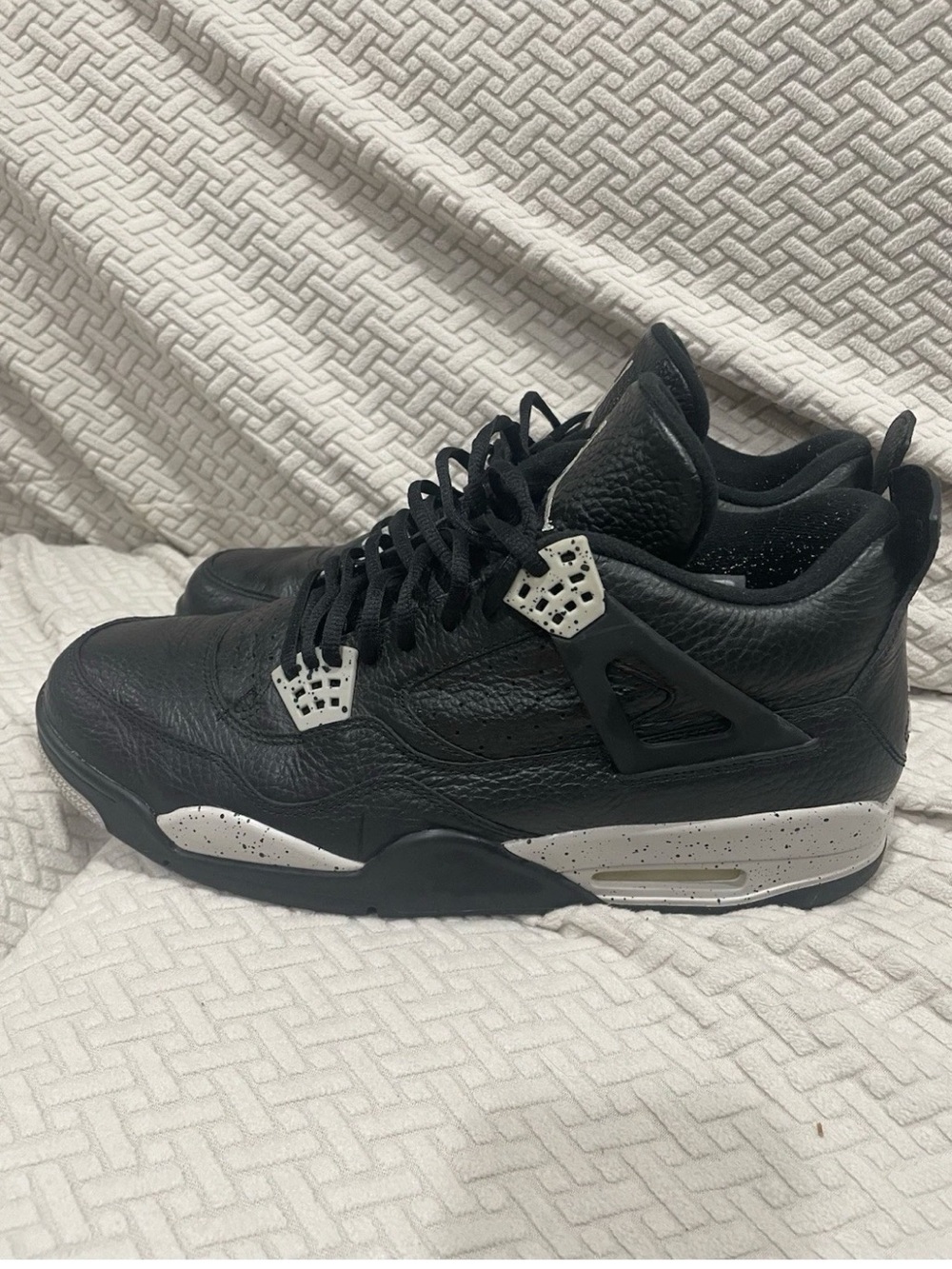 Jordan 4 Men’s “Oreo” tennis shoes - Very light use ~ Size 13